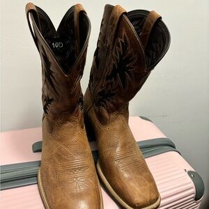 Men’s Size 10.5 Western Cowboy Boots from Cavendar’s.